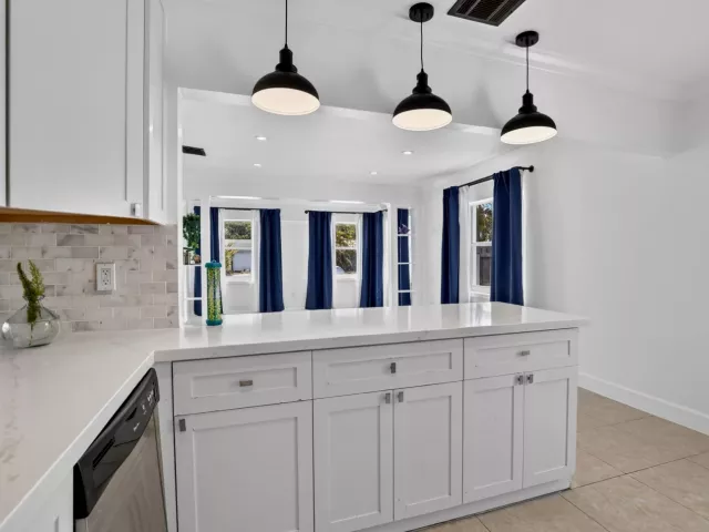 Продажа дома по адресу 2427 Harding Street - фото 8886254