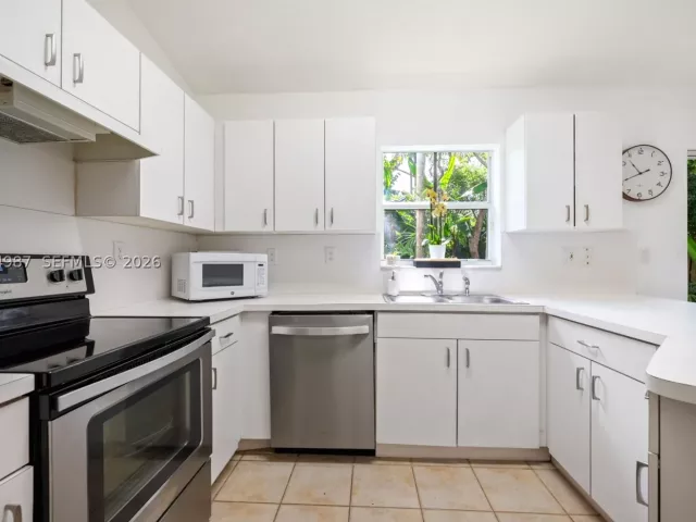 Продажа дома по адресу 18061 SW 152nd Ct - фото 8899449