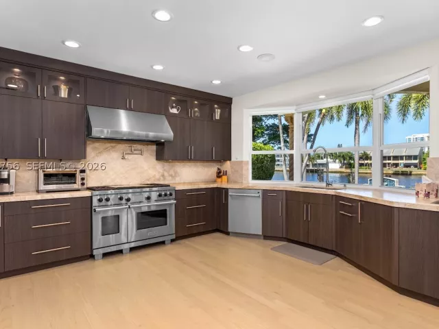 Продажа дома по адресу 600 SE 28th Ave - фото 8899534