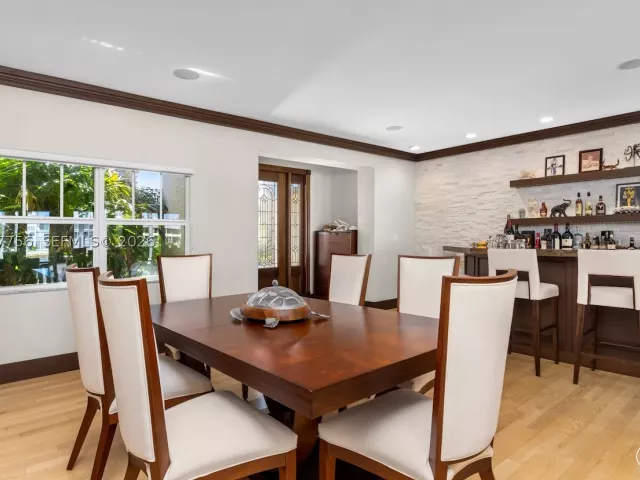 Продажа дома по адресу 600 SE 28th Ave - фото 8899536