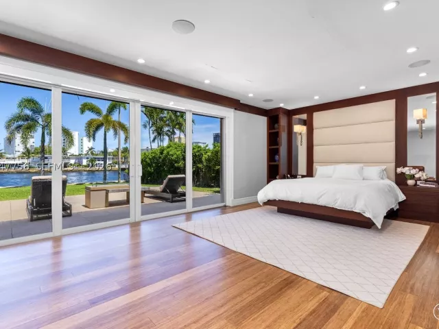 Продажа дома по адресу 600 SE 28th Ave - фото 8899537