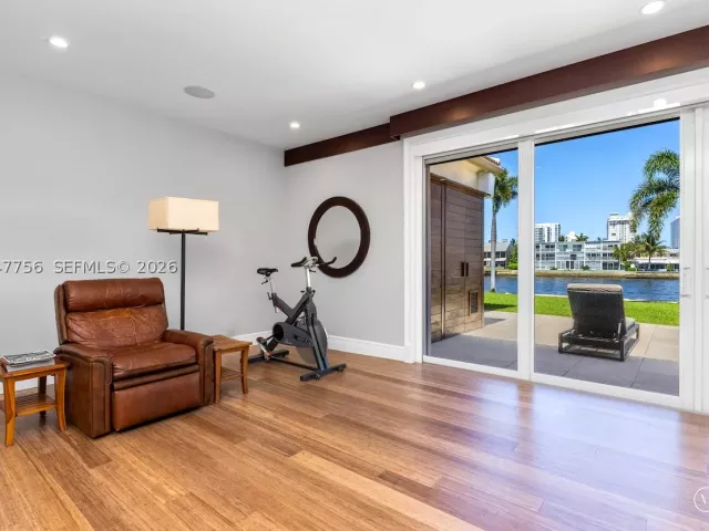 Продажа дома по адресу 600 SE 28th Ave - фото 8899538