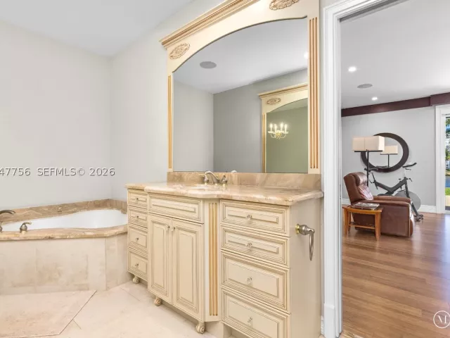 Продажа дома по адресу 600 SE 28th Ave - фото 8899541
