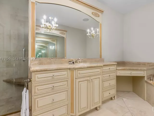 Продажа дома по адресу 600 SE 28th Ave - фото 8899542
