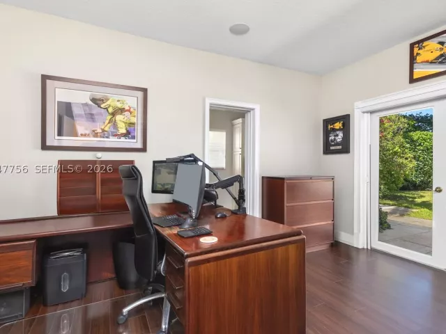 Продажа дома по адресу 600 SE 28th Ave - фото 8899543