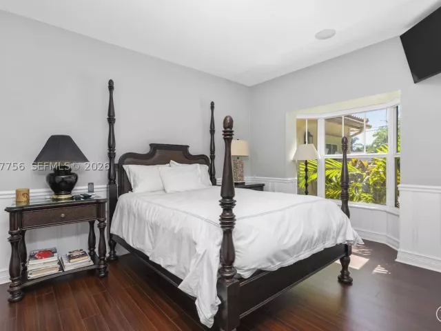 Продажа дома по адресу 600 SE 28th Ave - фото 8899544
