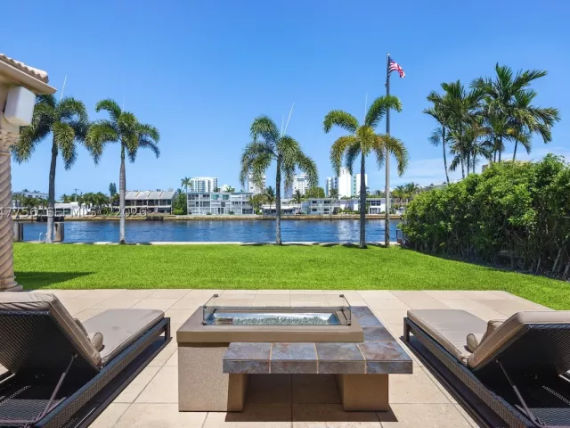Продажа дома по адресу 600 SE 28th Ave - фото 8899528