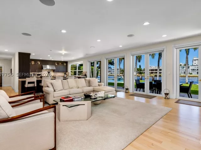 Продажа дома по адресу 600 SE 28th Ave - фото 8899531