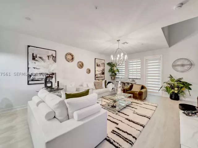 Продажа дома по адресу 11355 SW 14th St - фото 8876289