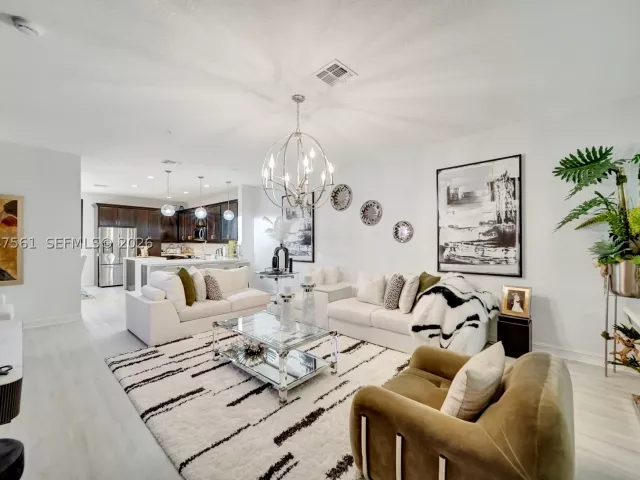 Продажа дома по адресу 11355 SW 14th St - фото 8876287