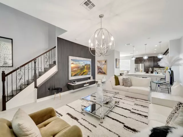 Продажа дома по адресу 11355 SW 14th St - фото 8876288