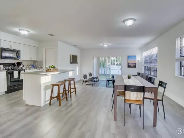Продажа дома по адресу 1141 NW 75th St - фото 8874040