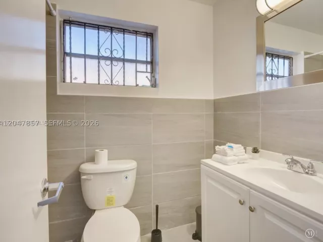 Продажа дома по адресу 1141 NW 75th St - фото 8874043
