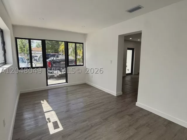 Продажа дома по адресу 2530 NW 14th Ct - фото 8920911
