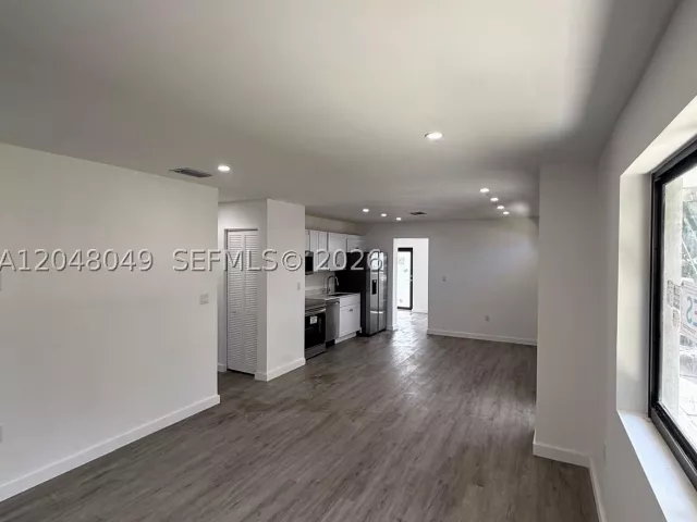 Продажа дома по адресу 2530 NW 14th Ct - фото 8920912