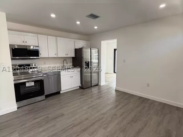 Продажа дома по адресу 2530 NW 14th Ct - фото 8920904