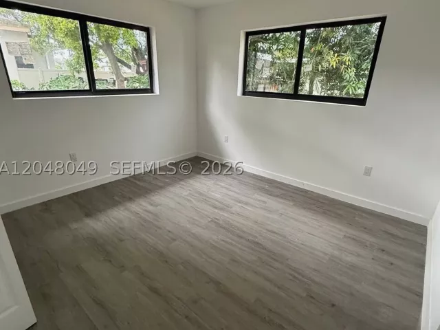 Продажа дома по адресу 2530 NW 14th Ct - фото 8920907