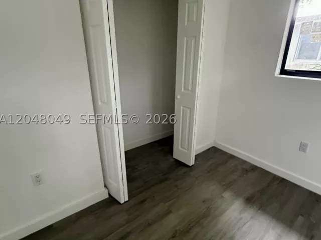 Продажа дома по адресу 2530 NW 14th Ct - фото 8920908