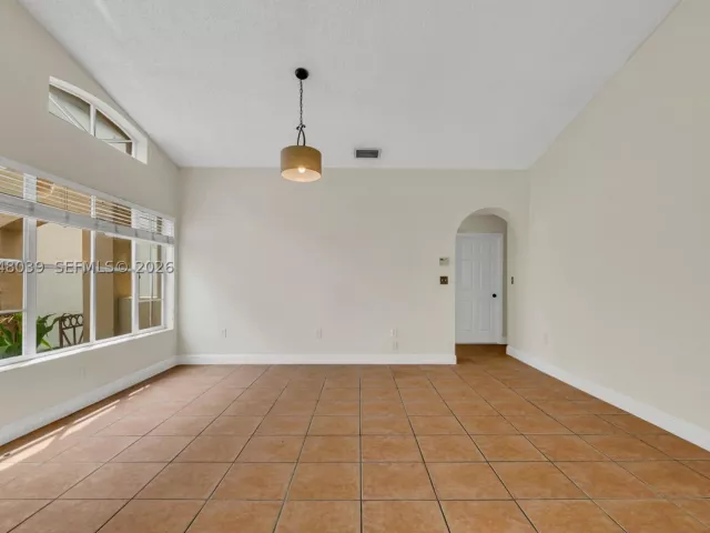 Продажа дома по адресу 4916 SW 154th Ave - фото 8947450