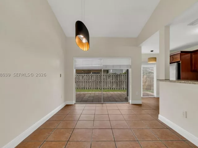 Продажа дома по адресу 4916 SW 154th Ave - фото 8947451