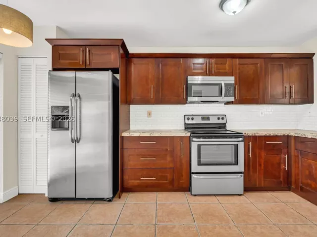 Продажа дома по адресу 4916 SW 154th Ave - фото 8947453