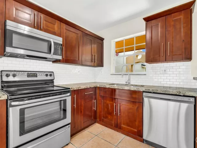 Продажа дома по адресу 4916 SW 154th Ave - фото 8947454