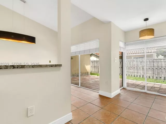Продажа дома по адресу 4916 SW 154th Ave - фото 8947455