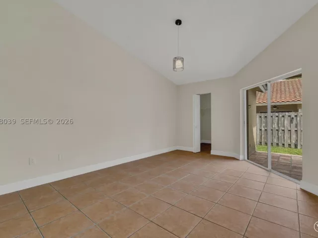 Продажа дома по адресу 4916 SW 154th Ave - фото 8947458
