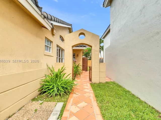 Продажа дома по адресу 4916 SW 154th Ave - фото 8947443