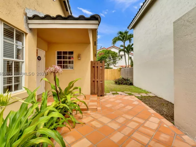 Продажа дома по адресу 4916 SW 154th Ave - фото 8947444