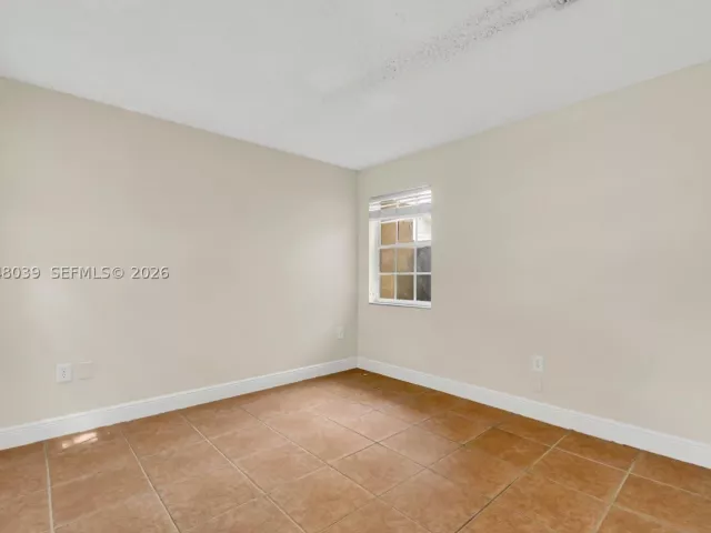 Продажа дома по адресу 4916 SW 154th Ave - фото 8947446