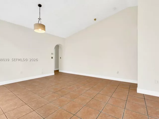 Продажа дома по адресу 4916 SW 154th Ave - фото 8947447