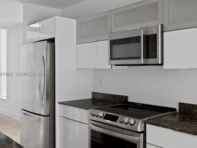 Продажа дома по адресу 7004 NE 5th Ave - фото 8874614