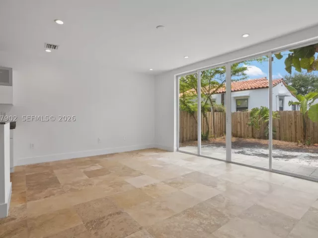 Продажа дома по адресу 7004 NE 5th Ave - фото 8874618