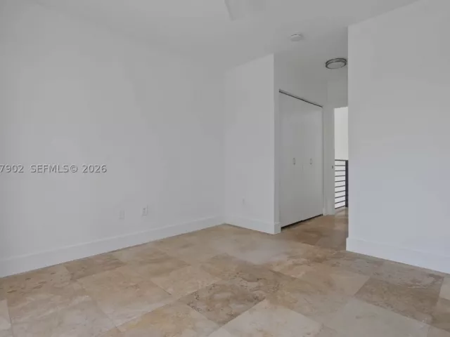 Продажа дома по адресу 7004 NE 5th Ave - фото 8874621