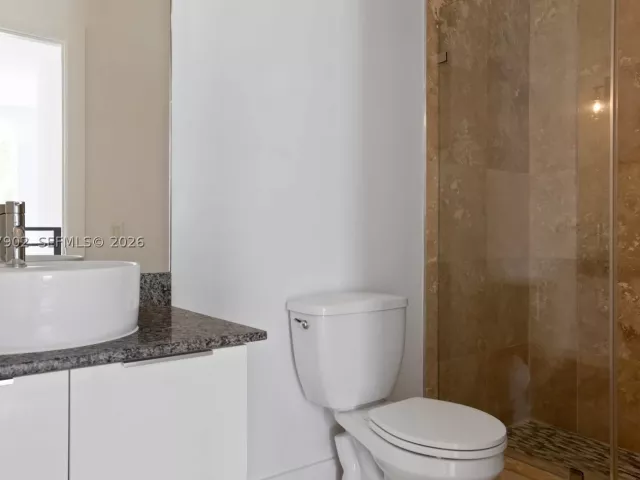 Продажа дома по адресу 7004 NE 5th Ave - фото 8874623
