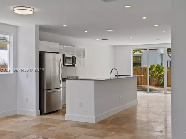 Продажа дома по адресу 7004 NE 5th Ave - фото 8874610