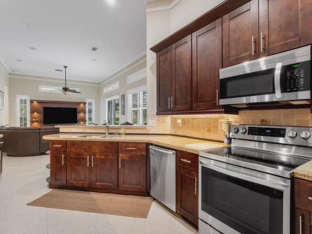 Продажа дома по адресу 1853 Palisades Drive - фото 8942947