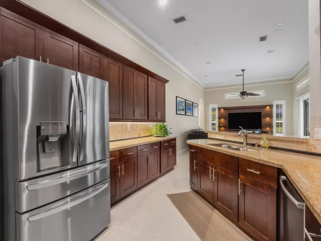 Продажа дома по адресу 1853 Palisades Drive - фото 8942948