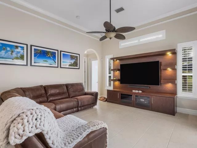 Продажа дома по адресу 1853 Palisades Drive - фото 8942950
