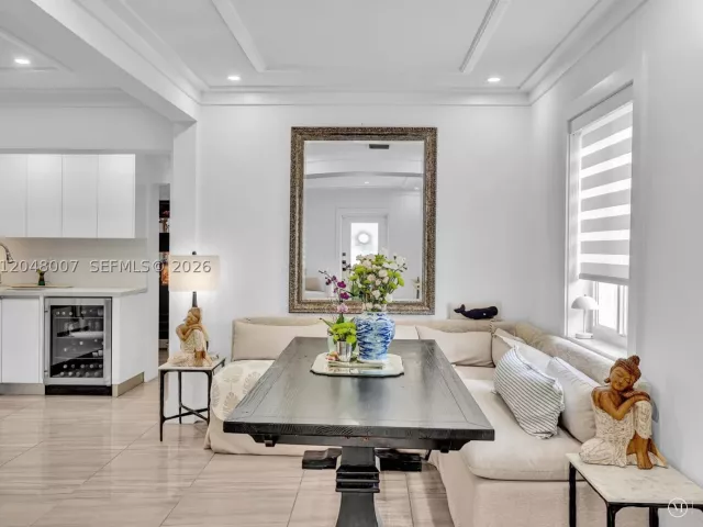 Продажа дома по адресу 310 SW 65th Ave - фото 8880383