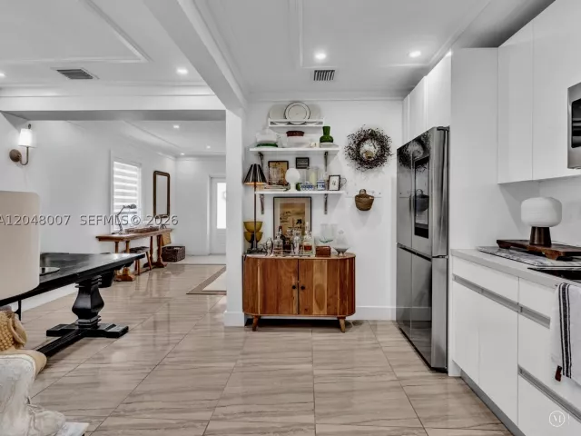 Продажа дома по адресу 310 SW 65th Ave - фото 8880387