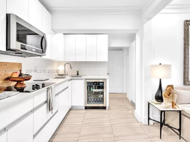 Продажа дома по адресу 310 SW 65th Ave - фото 8880389