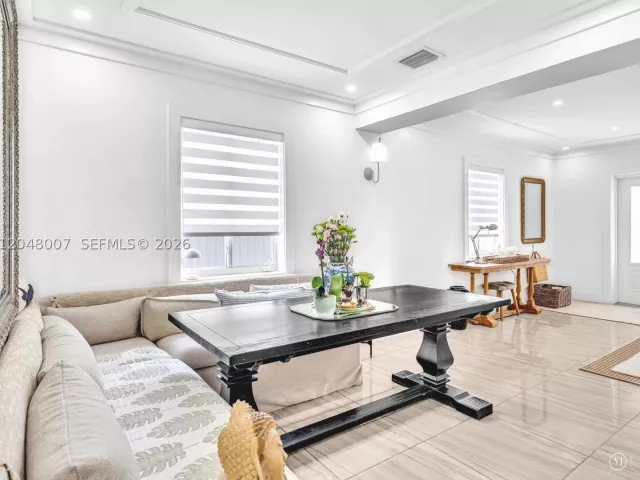 Продажа дома по адресу 310 SW 65th Ave - фото 8880390