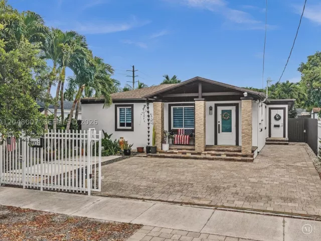 Продажа дома по адресу 310 SW 65th Ave - фото 8880375