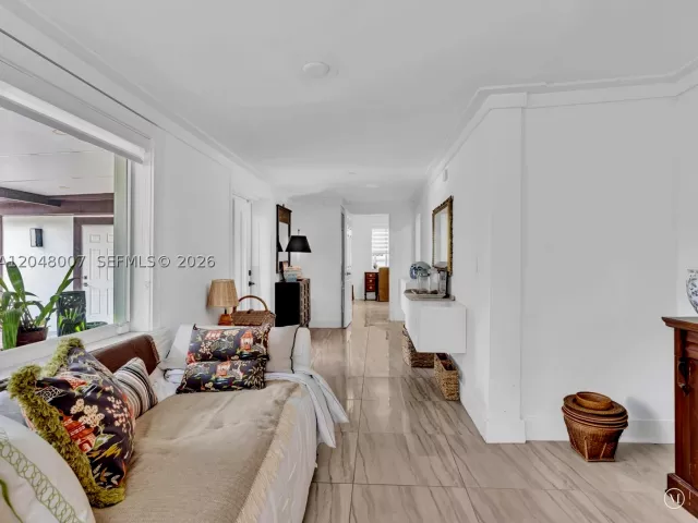Продажа дома по адресу 310 SW 65th Ave - фото 8880393