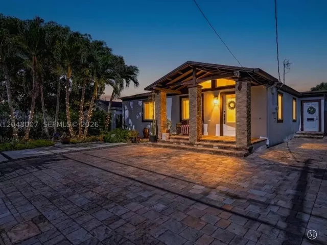 Продажа дома по адресу 310 SW 65th Ave - фото 8880376