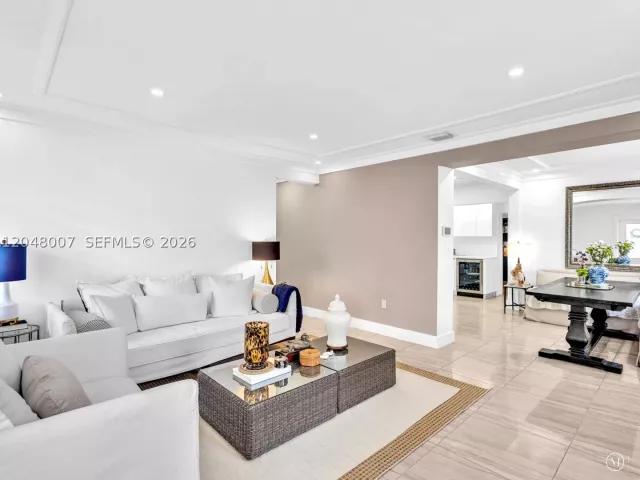 Продажа дома по адресу 310 SW 65th Ave - фото 8880377