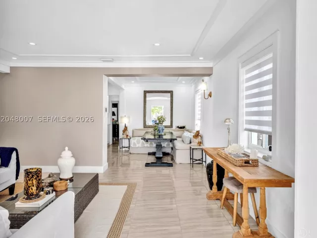 Продажа дома по адресу 310 SW 65th Ave - фото 8880379