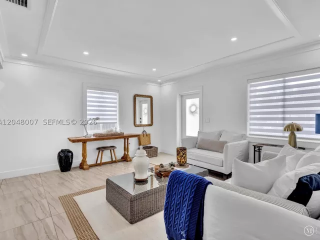 Продажа дома по адресу 310 SW 65th Ave - фото 8880381